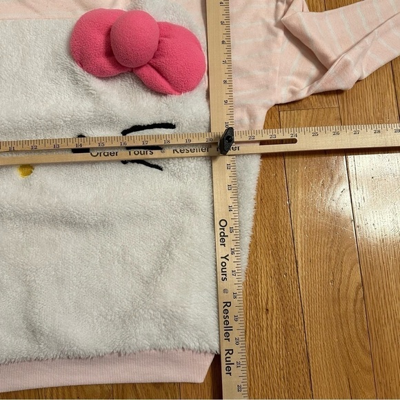 Hello Kitty Giant Face Oversized 3D Bow Sherpa Head Striped Shirt Women’s L RARE - Picture 8 of 8